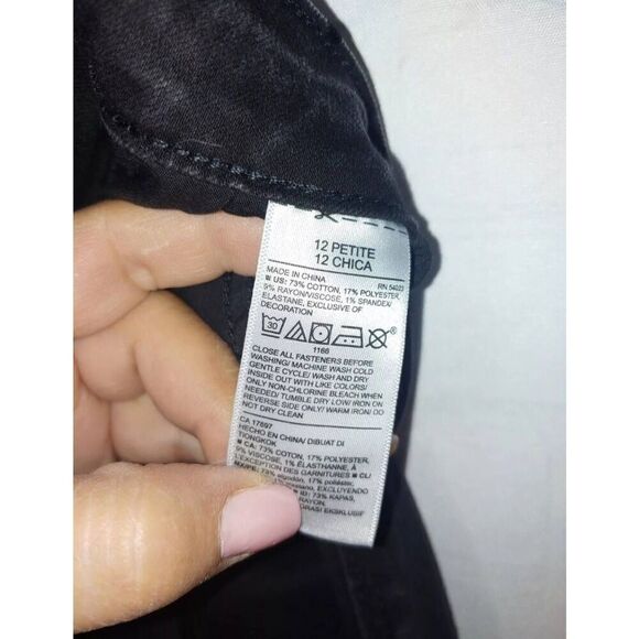 Old Navy Rockstar Super Skinny Ankle Women's Size 12P Black Distressed Jeans - Picture 2 of 6